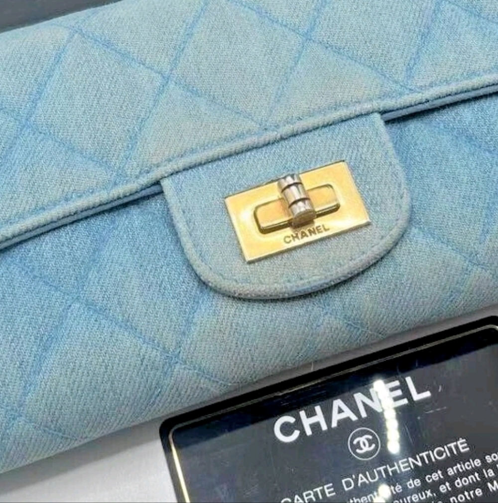 CHANEL AUTHENTIC Light Blue Quilted Clutch with Gold Accent